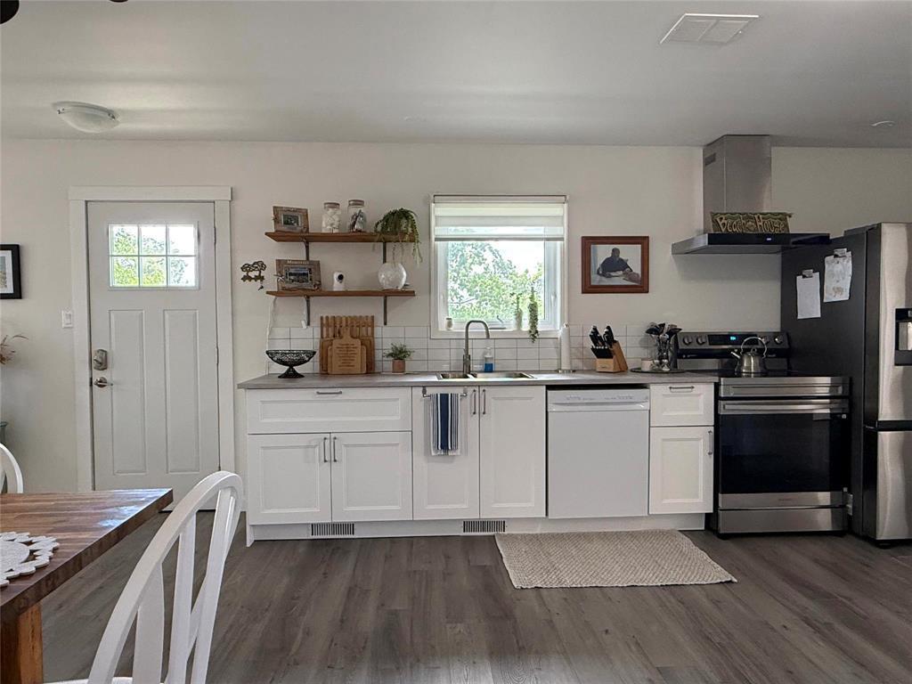 6 Beach Road, Langruth, MB