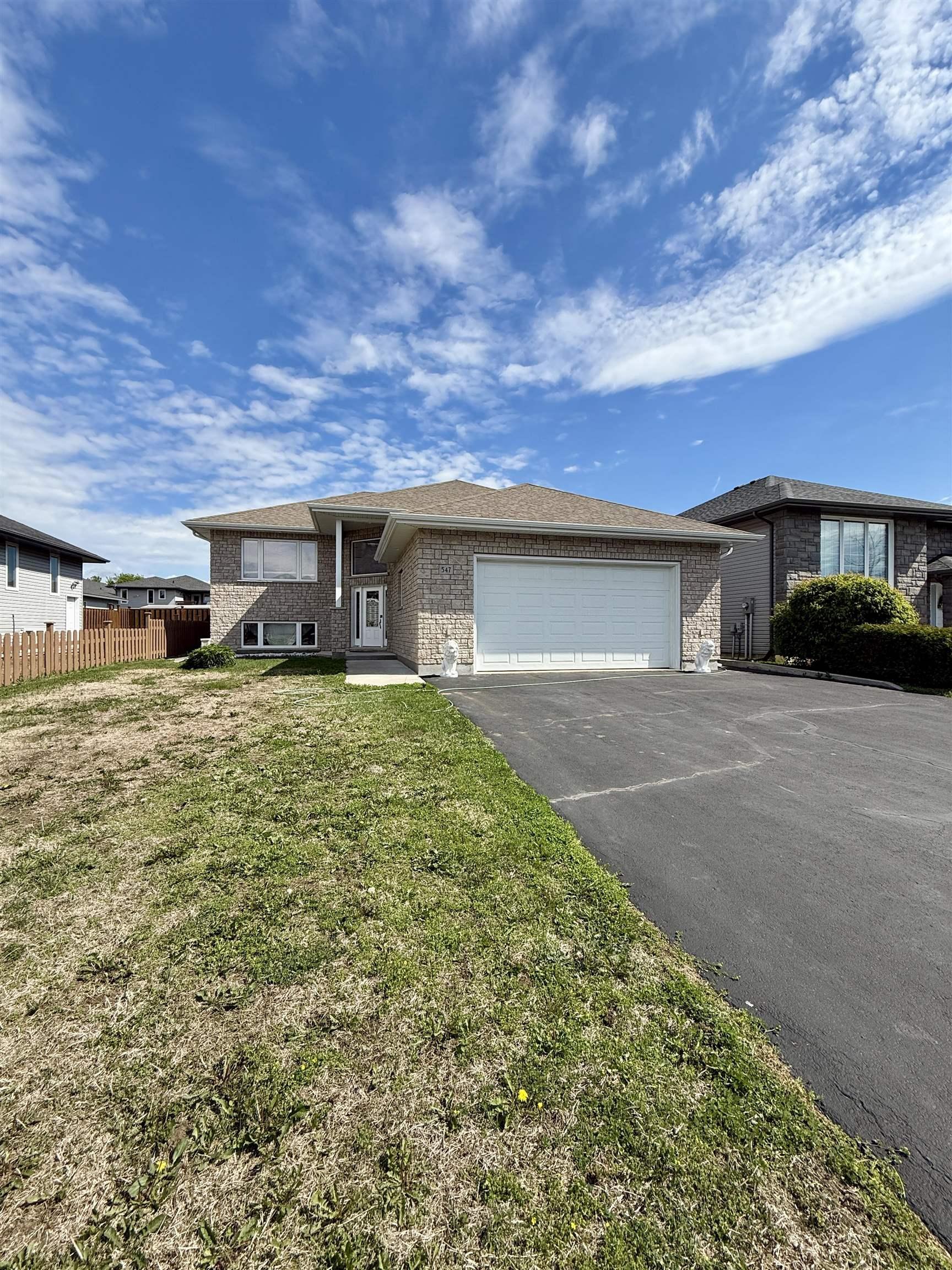 547 Fireweed Bay, Thunder Bay, ON