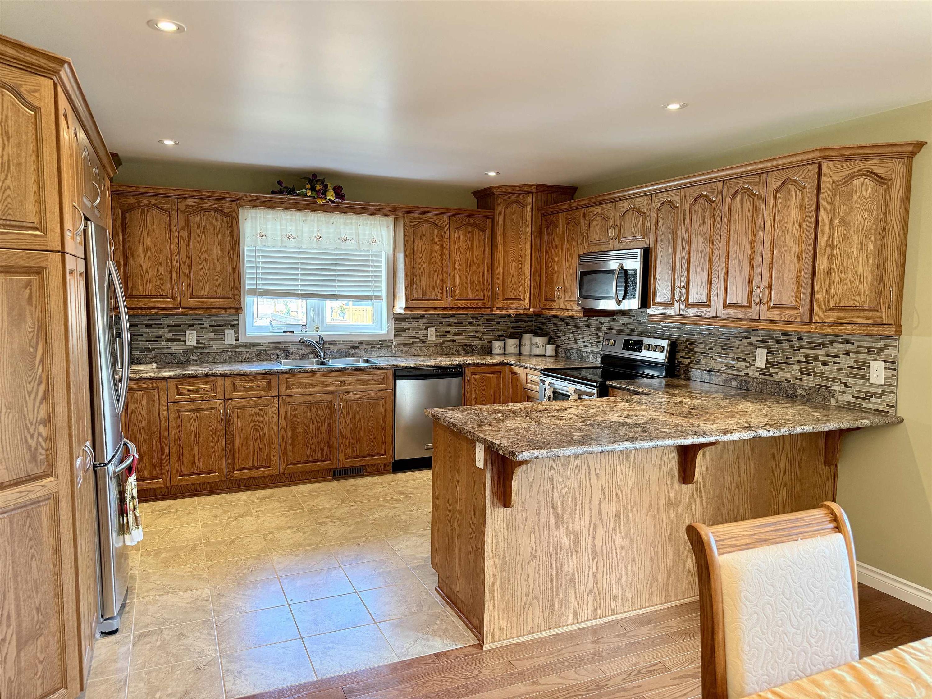 547 Fireweed Bay, Thunder Bay, ON