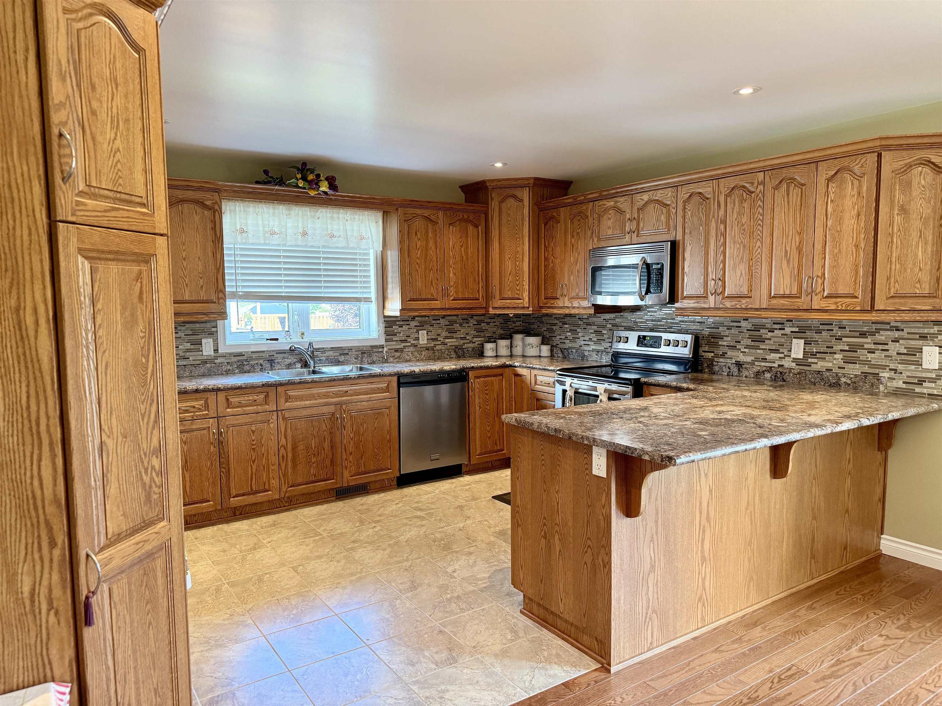 547 Fireweed Bay, Thunder Bay, ON