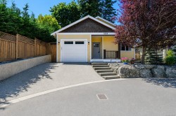 5888 Stonehaven Dr Duncan, BC V9L 0E8