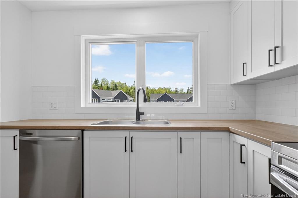 18 Cedric Crt, Dieppe, NB
