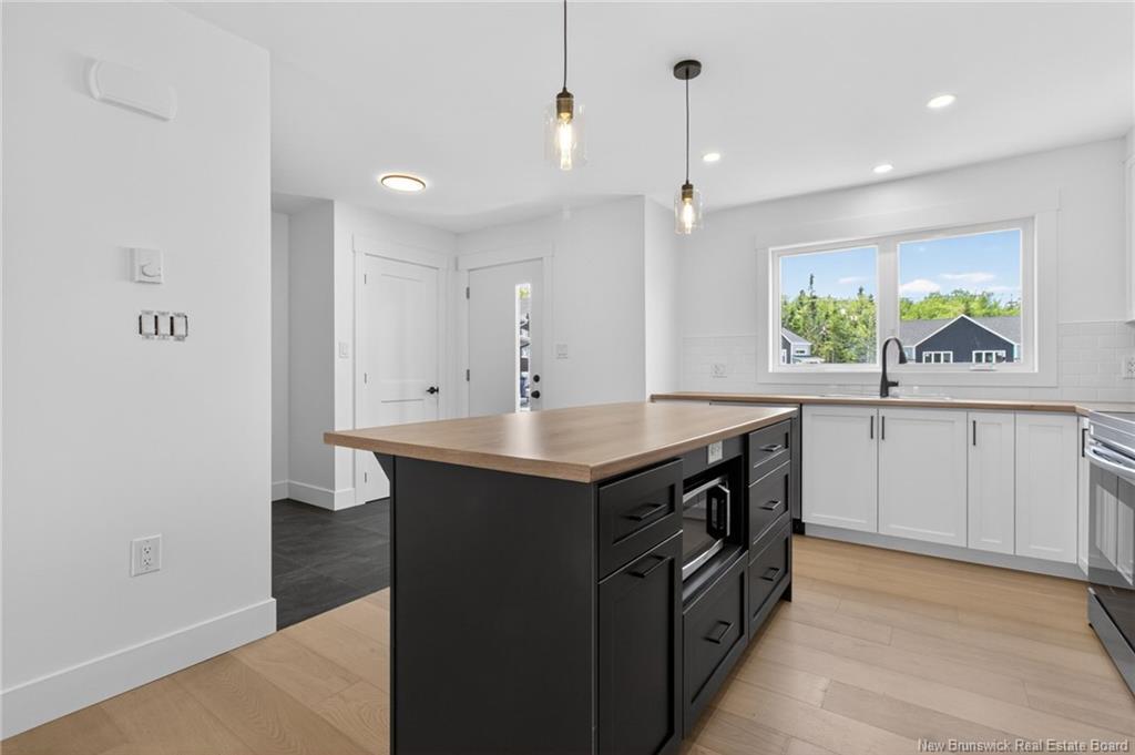 18 Cedric Crt, Dieppe, NB