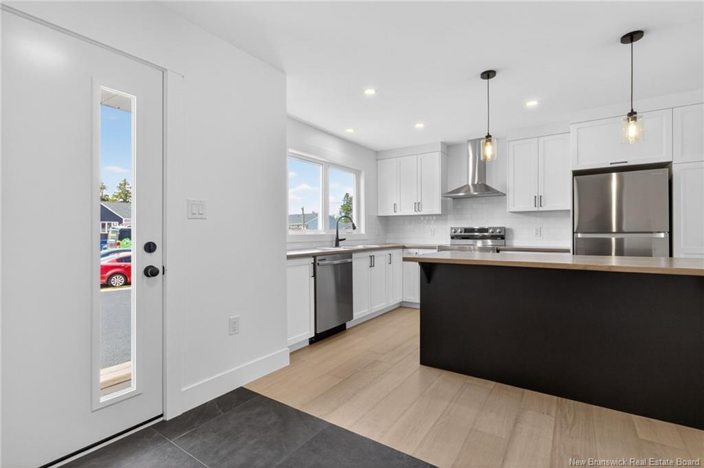 18 Cedric Crt, Dieppe, NB