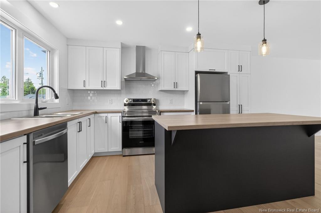 18 Cedric Crt, Dieppe, NB