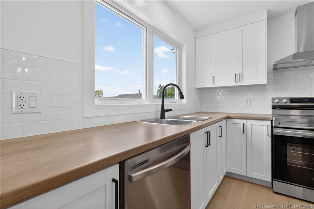 18 Cedric Crt, Dieppe, NB