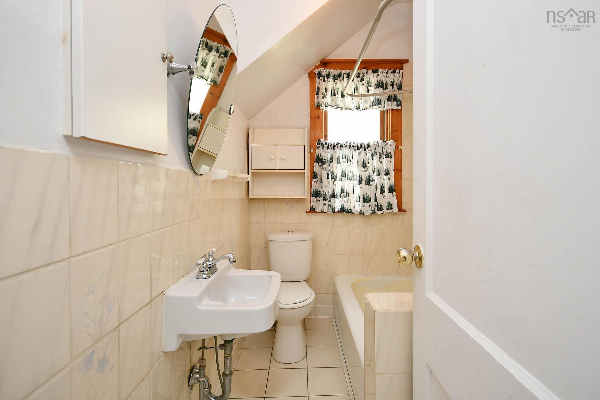 6285 Willow Street, Halifax, NS - Indoor Photo Showing Bathroom