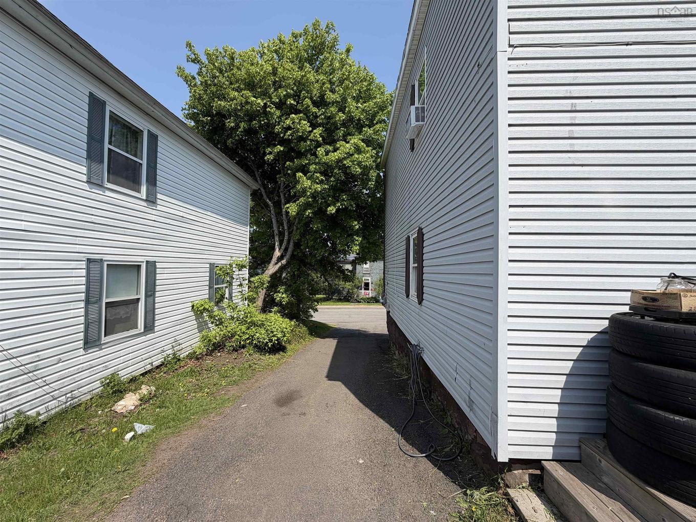 30-32 West Pleasant Street, Amherst, NS