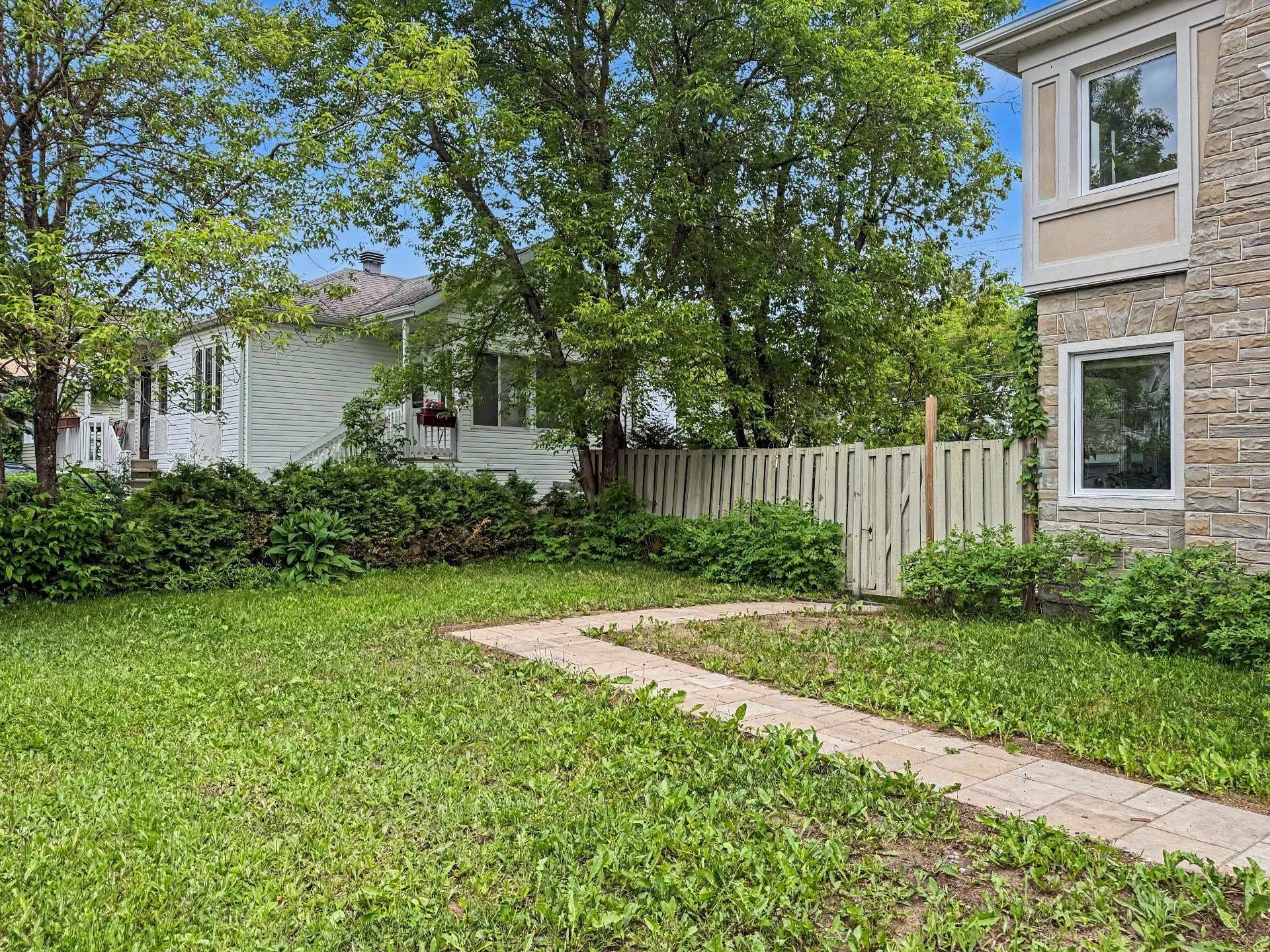 Cour - 471 Av. Murdoch, Rouyn-Noranda, QC