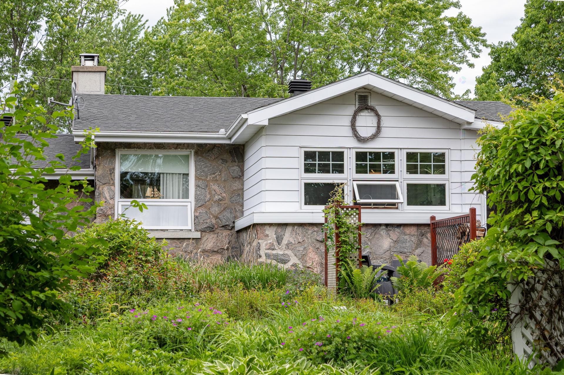 Face arrière - 205 120E Rue, Shawinigan, QC