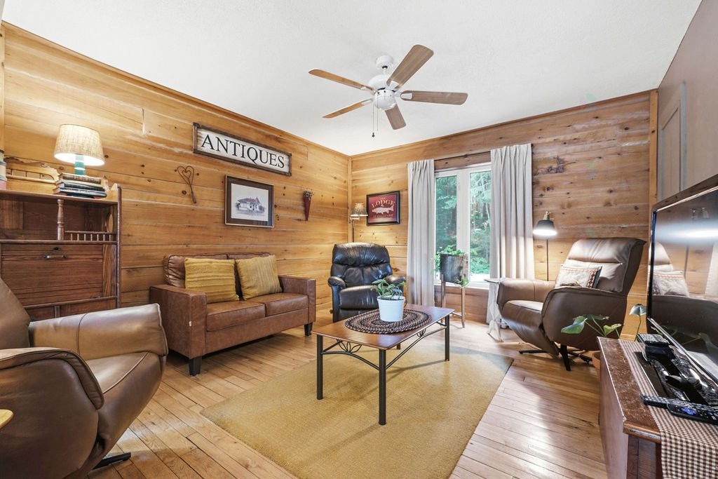 Family Room - 28 Ch. Mitchell, Otter Lake, QC