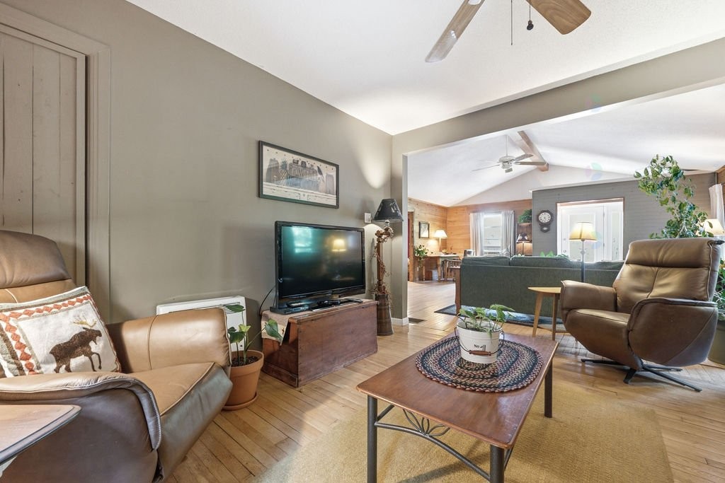 Family Room - 28 Ch. Mitchell, Otter Lake, QC