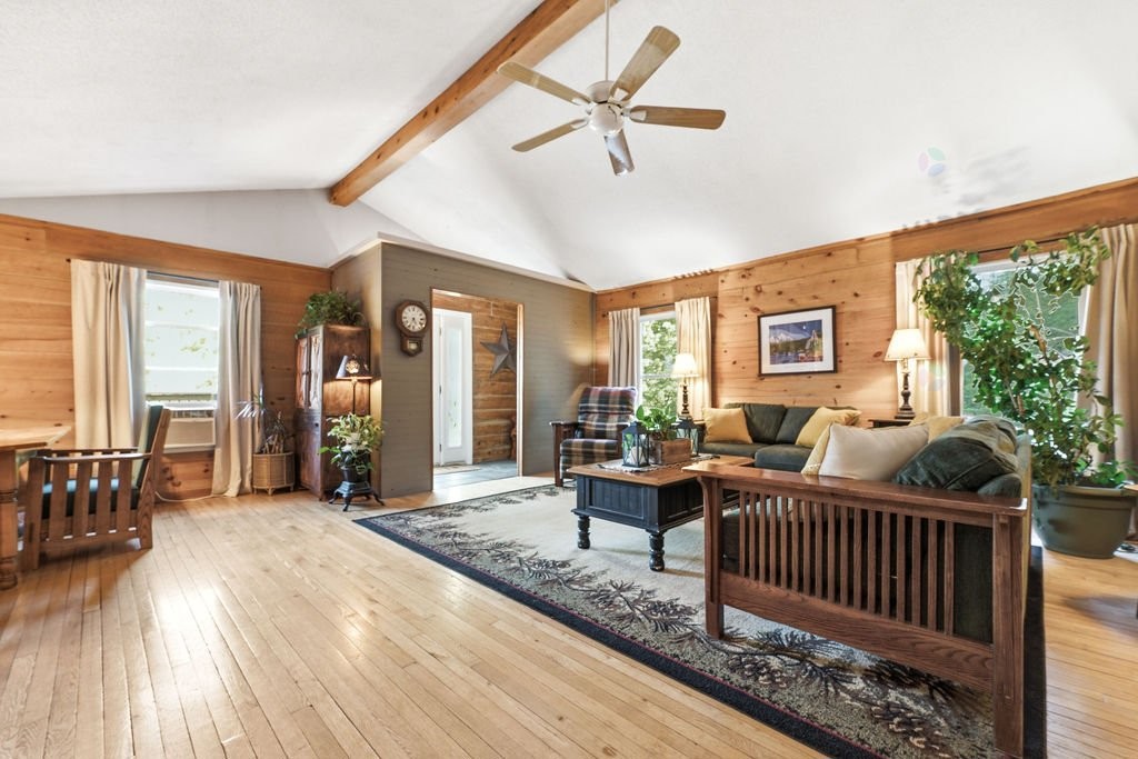 Family Room - 28 Ch. Mitchell, Otter Lake, QC