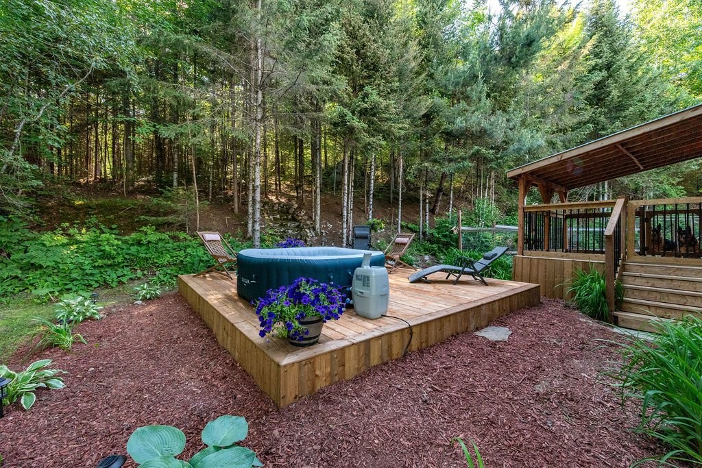 Courtyard - 28 Ch. Mitchell, Otter Lake, QC