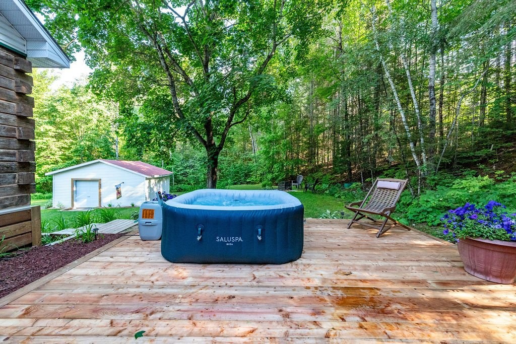 Courtyard - 28 Ch. Mitchell, Otter Lake, QC