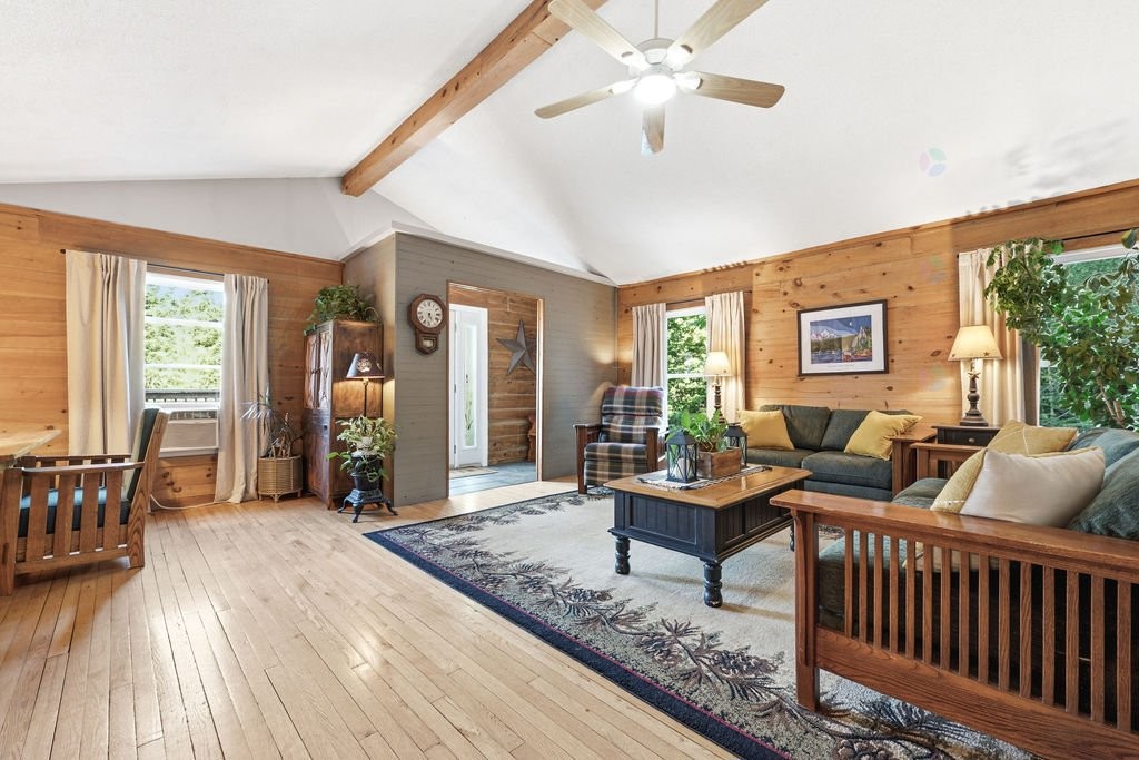 Family Room - 28 Ch. Mitchell, Otter Lake, QC