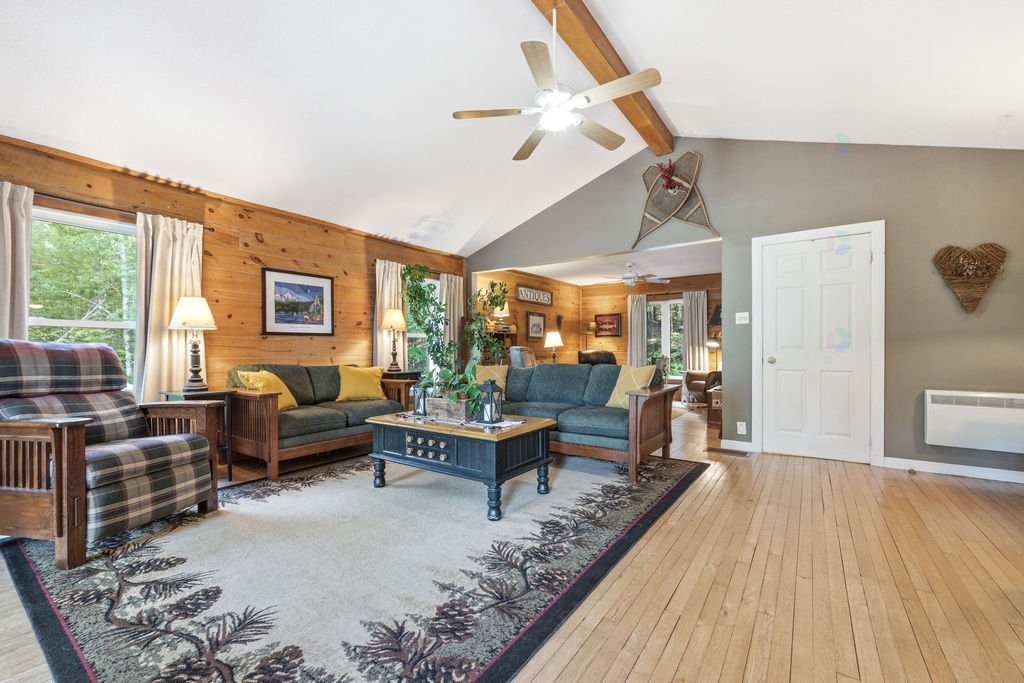 Family Room - 28 Ch. Mitchell, Otter Lake, QC