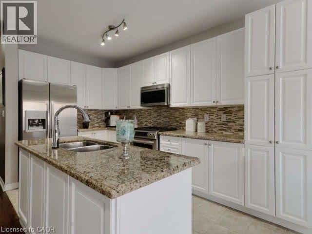 3219 Cabano Crescent, Mississauga, ON - Indoor Photo Showing Kitchen With Double Sink With Upgraded Kitchen