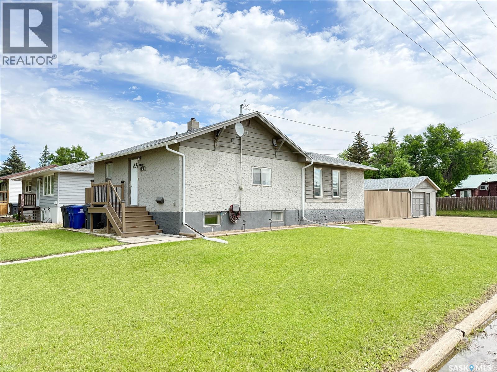 4 9Th Street, Weyburn, SK