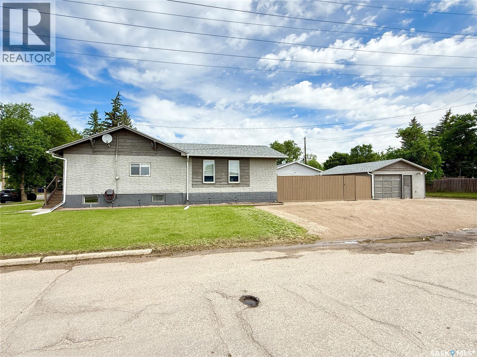 4 9Th Street, Weyburn, SK