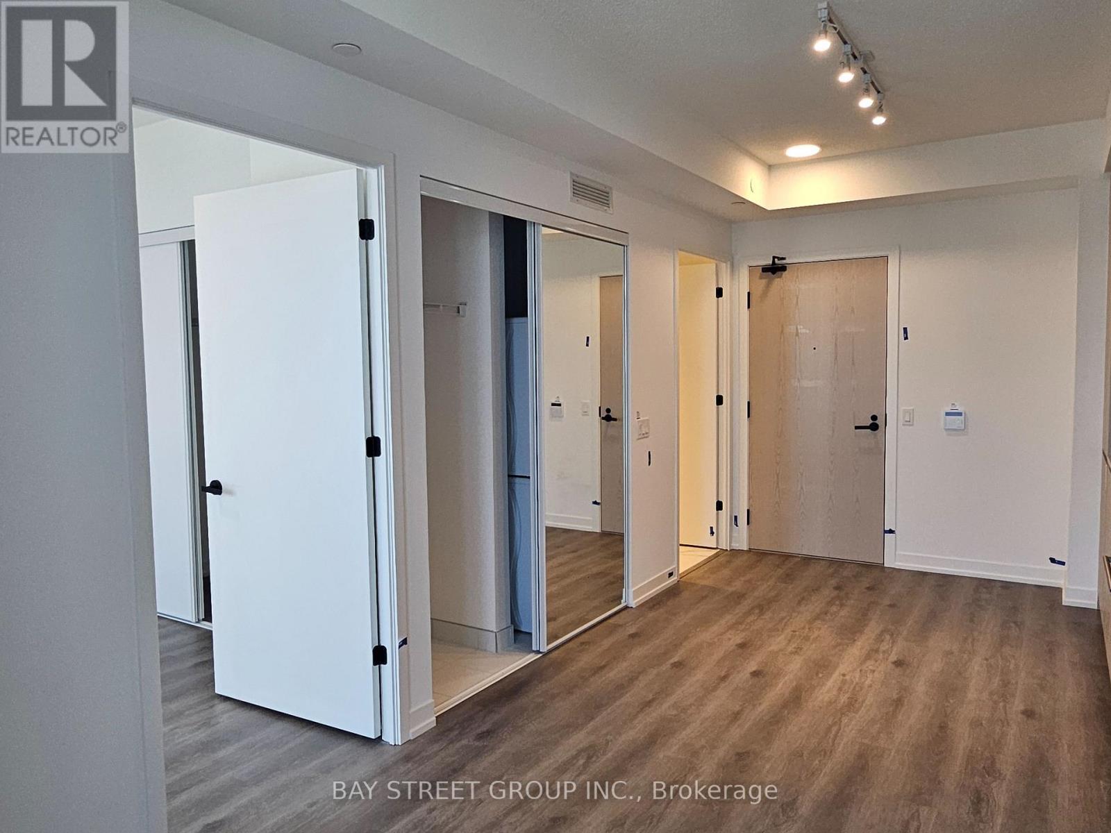 1611 - 28 Interchange Way, Vaughan, ON