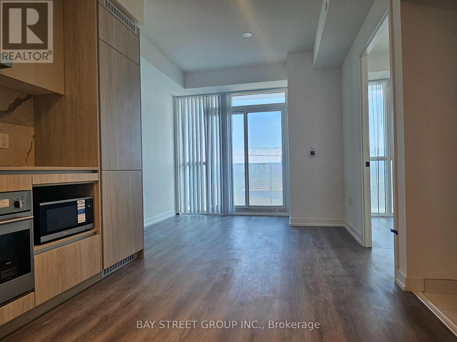 1611 - 28 Interchange Way, Vaughan, ON