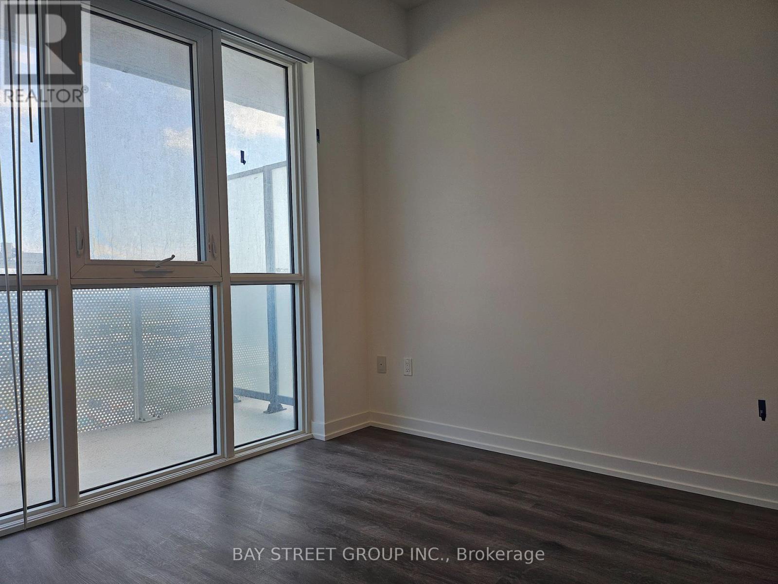 1611 - 28 Interchange Way, Vaughan, ON