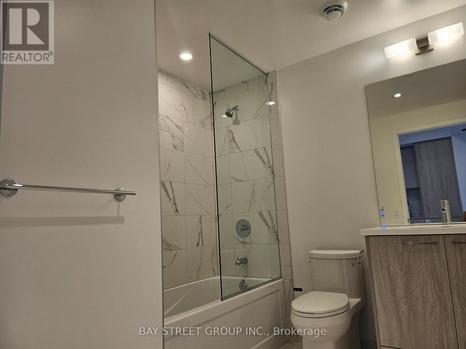 1611 - 28 Interchange Way, Vaughan, ON
