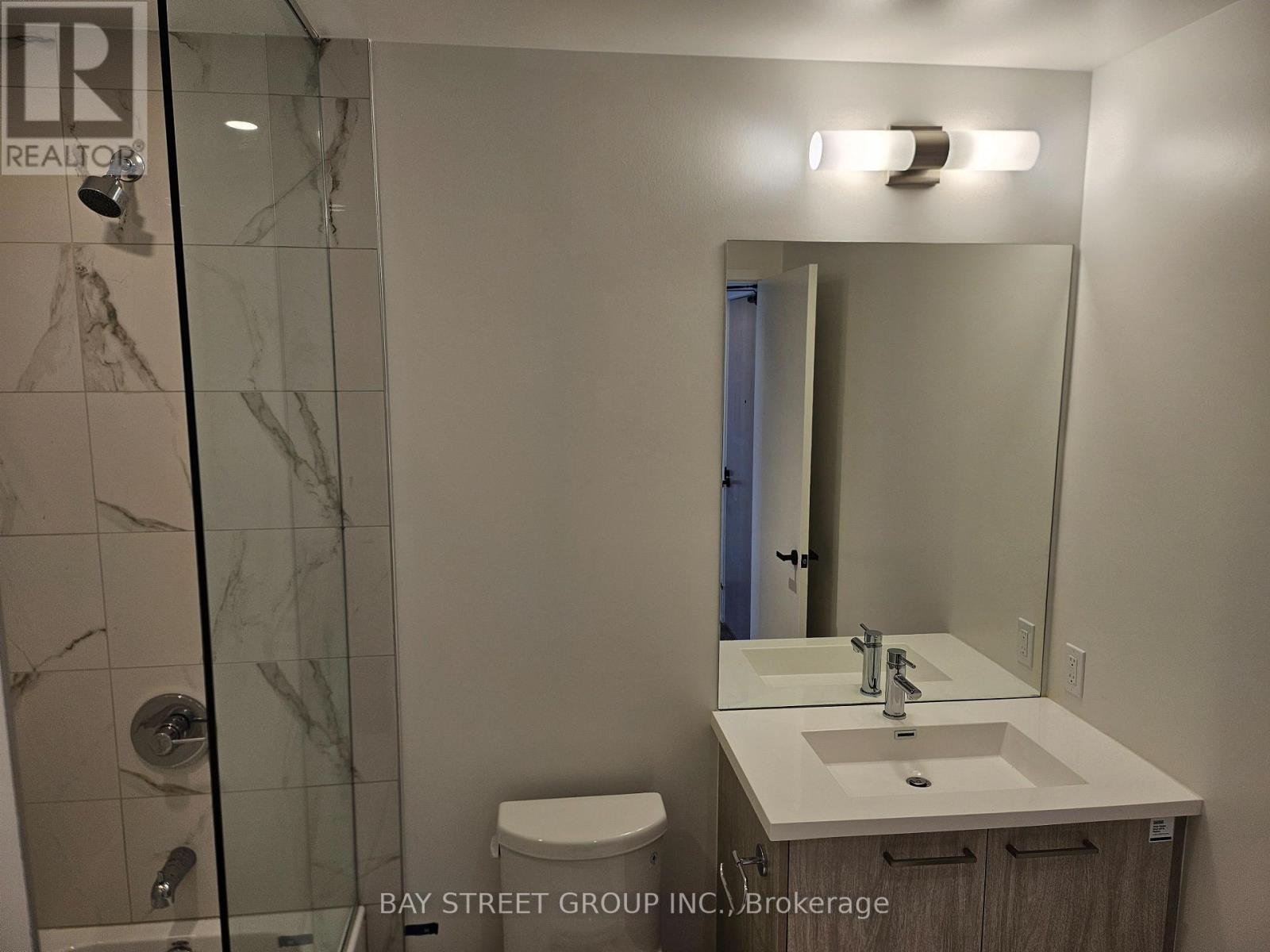 1611 - 28 Interchange Way, Vaughan, ON
