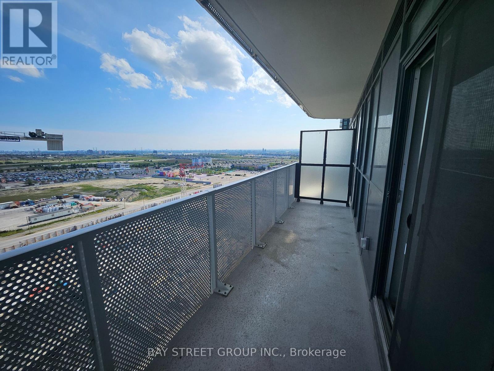 1611 - 28 Interchange Way, Vaughan, ON