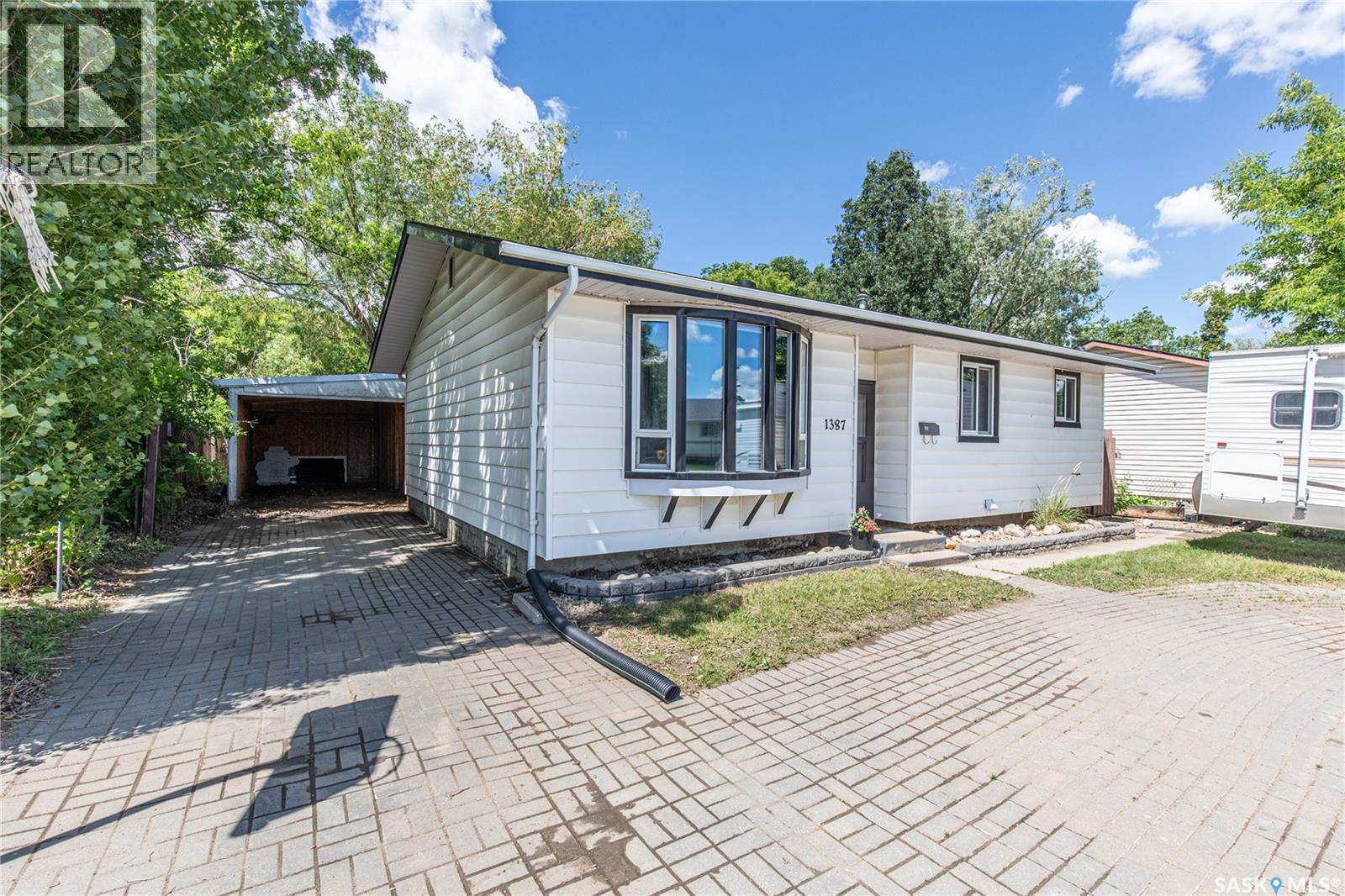 1387 Manitou Crescent, Moose Jaw, SK