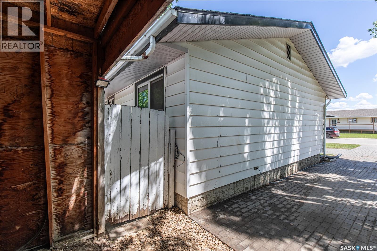 1387 Manitou Crescent, Moose Jaw, SK
