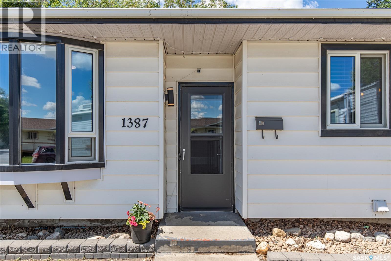 1387 Manitou Crescent, Moose Jaw, SK