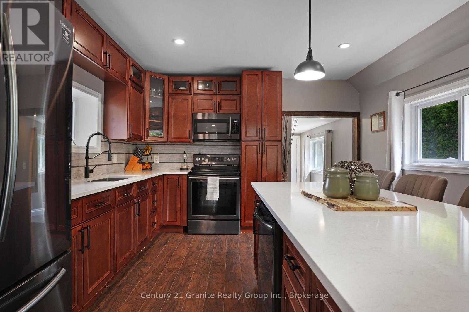 25 Post Street, South Algonquin, ON