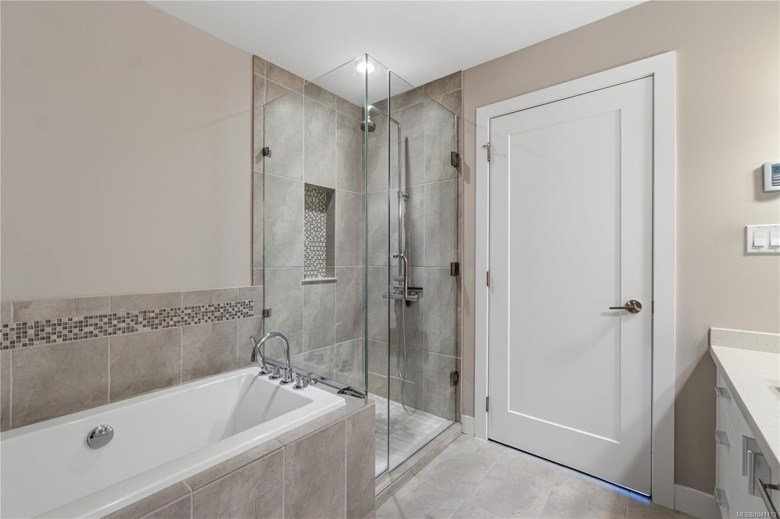 #302-439 College Rd, Qualicum Beach, BC