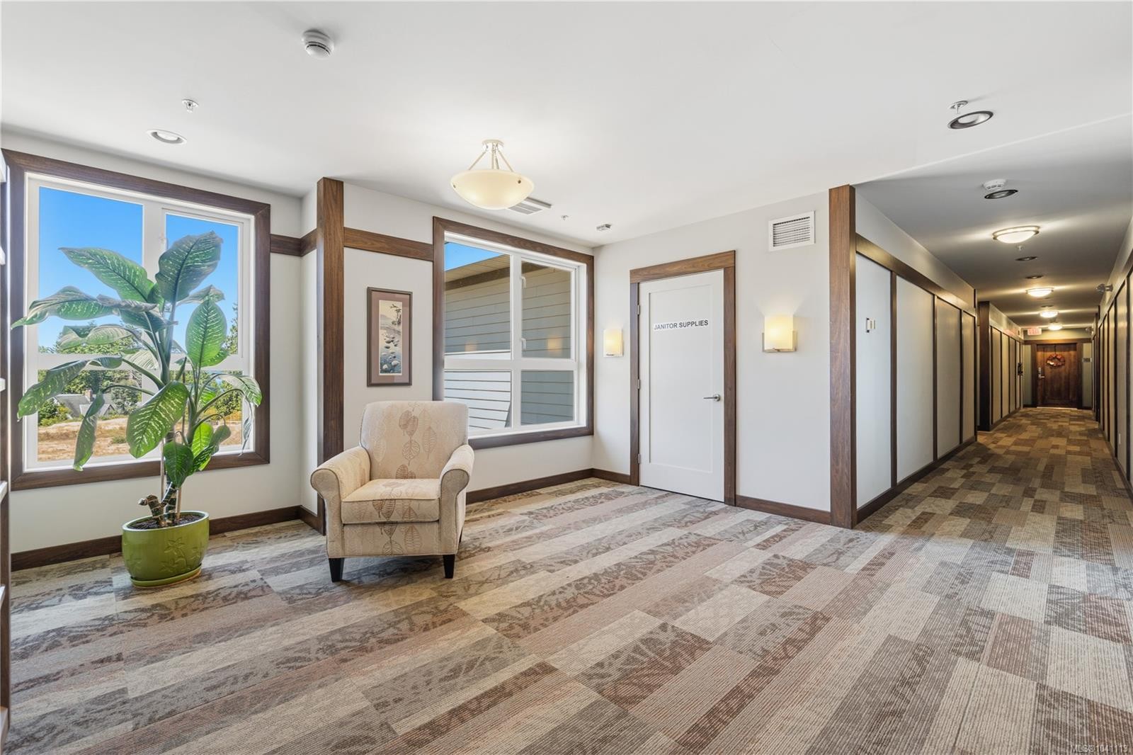 #302-439 College Rd, Qualicum Beach, BC