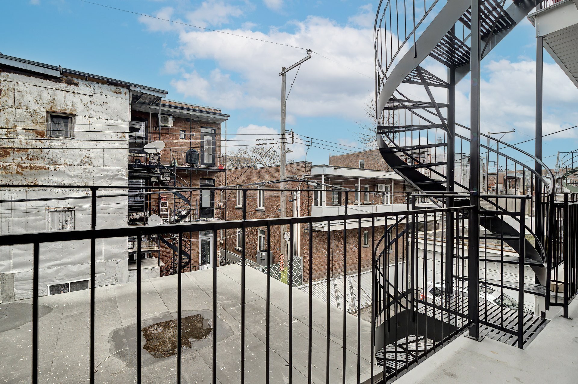 Balcony - 8621 Rue St-Denis, Montréal (Villeray/Saint-Michel/Parc-Extension), QC