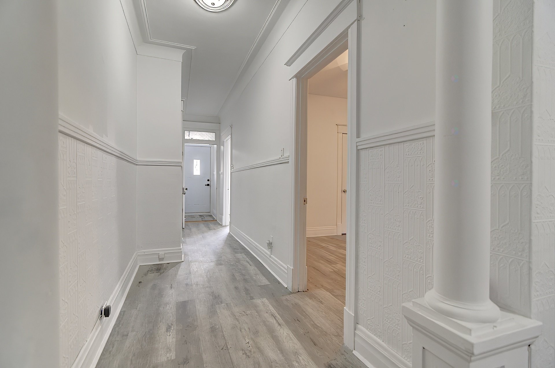 Mud Room - 8621 Rue St-Denis, Montréal (Villeray/Saint-Michel/Parc-Extension), QC