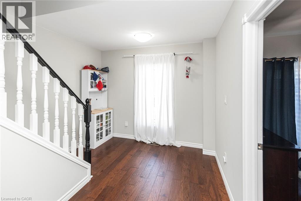 38 Fairleigh Avenue N, Hamilton, ON
