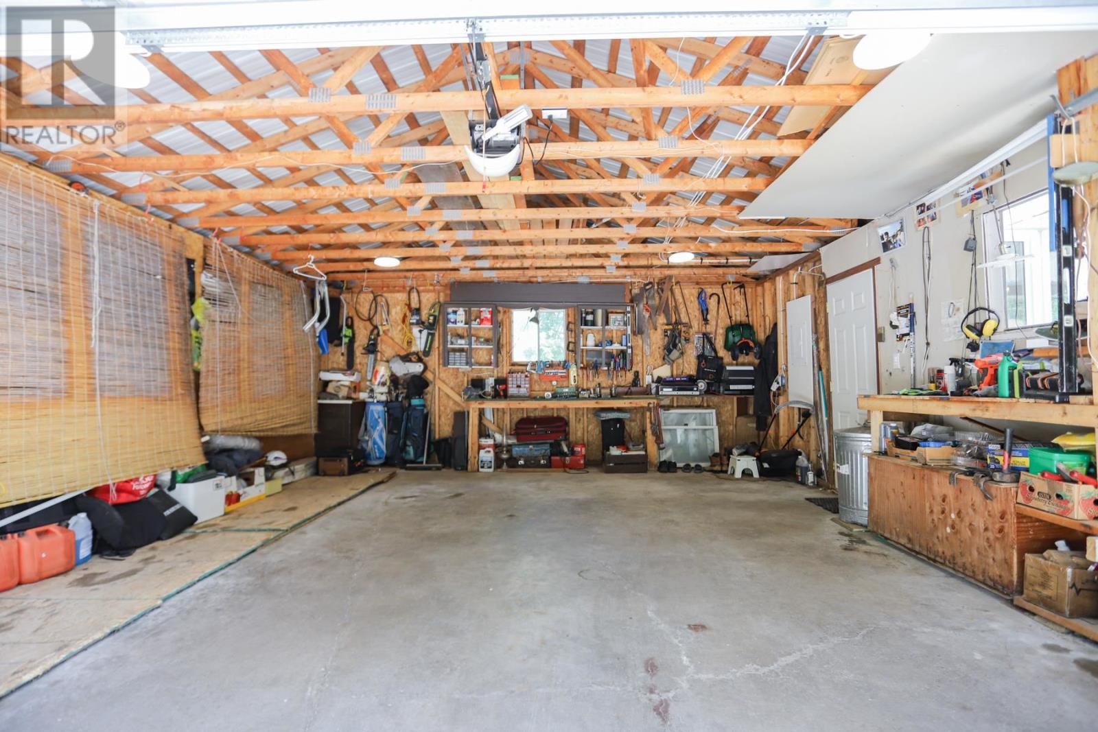 2370 Base Line Rd, Prince Township, ON - Indoor Photo Showing Garage