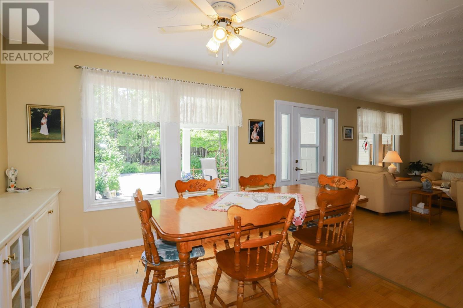 2370 Base Line Rd, Prince Township, ON - Indoor Photo Showing Dining Room