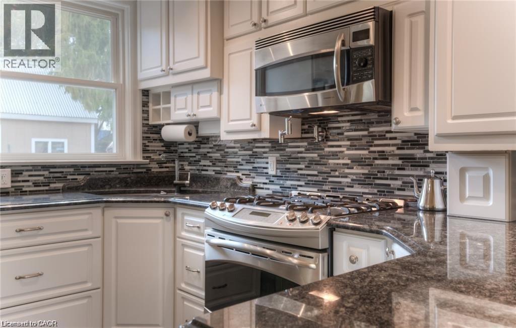 465 Nyberg Street, Kitchener, ON - Indoor Photo Showing Kitchen With Upgraded Kitchen