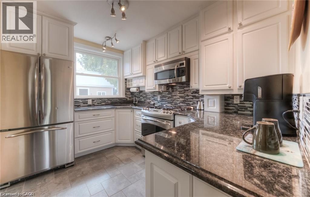 465 Nyberg Street, Kitchener, ON - Indoor Photo Showing Kitchen With Stainless Steel Kitchen With Upgraded Kitchen