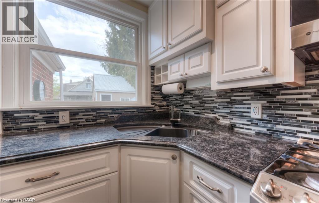465 Nyberg Street, Kitchener, ON - Indoor Photo Showing Kitchen With Double Sink