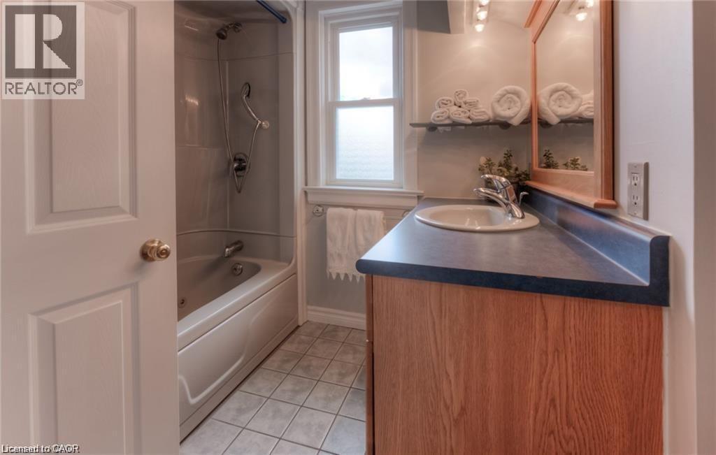 465 Nyberg Street, Kitchener, ON - Indoor Photo Showing Bathroom