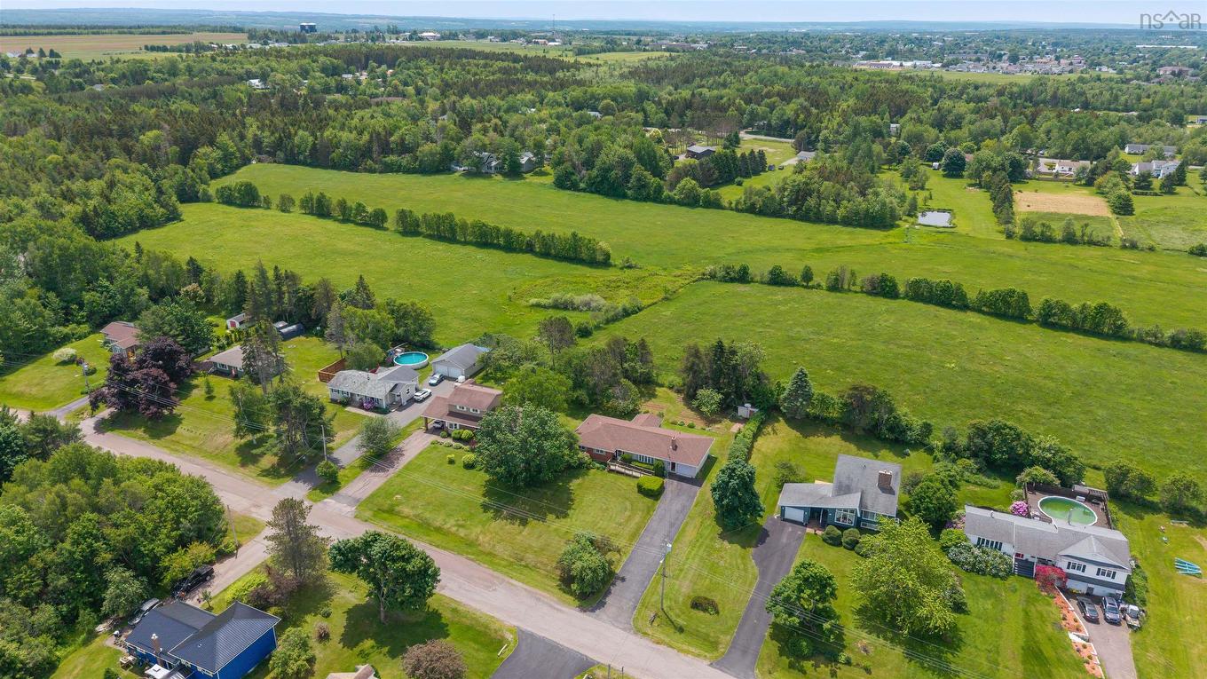 44 Meadow Park Drive, East Amherst, NS