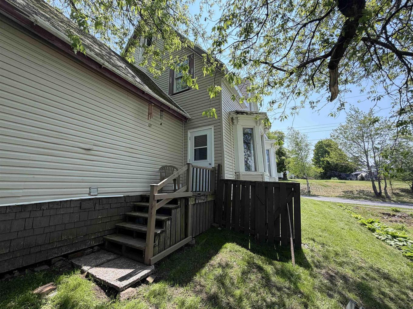 8 East Pleasant Street, Amherst, NS