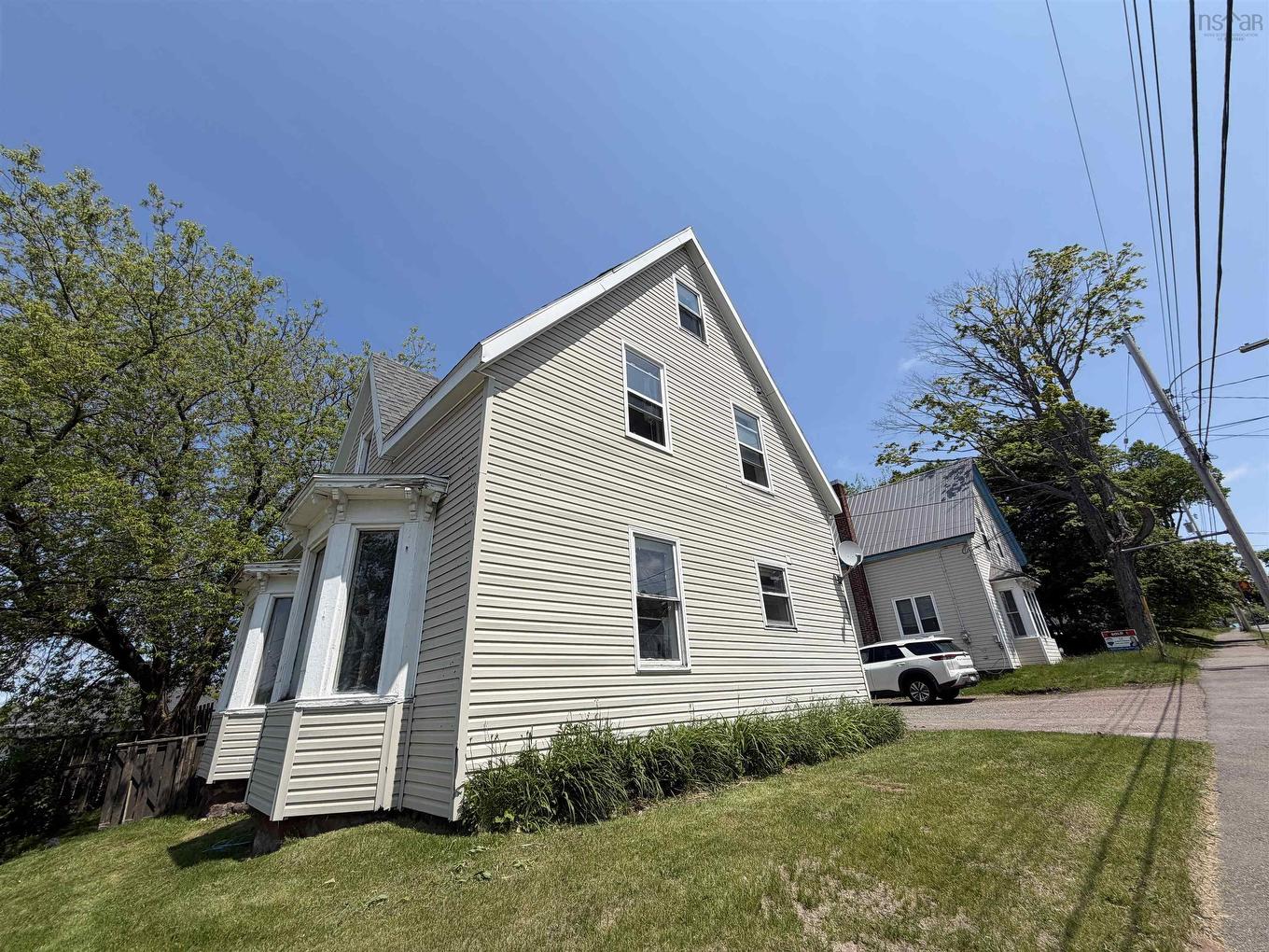 8 East Pleasant Street, Amherst, NS