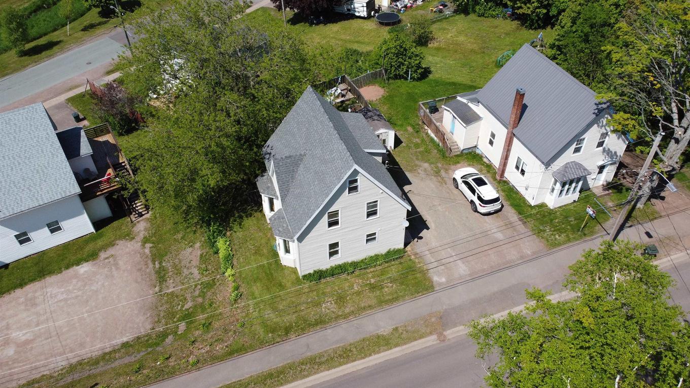 8 East Pleasant Street, Amherst, NS