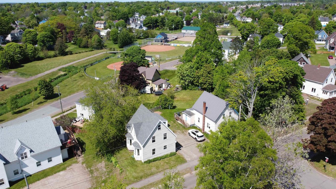 8 East Pleasant Street, Amherst, NS
